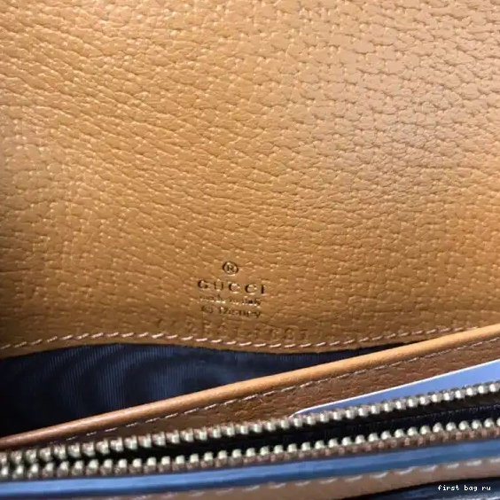 First bag ru Chain GG Disney x Gucci Wallet 0523